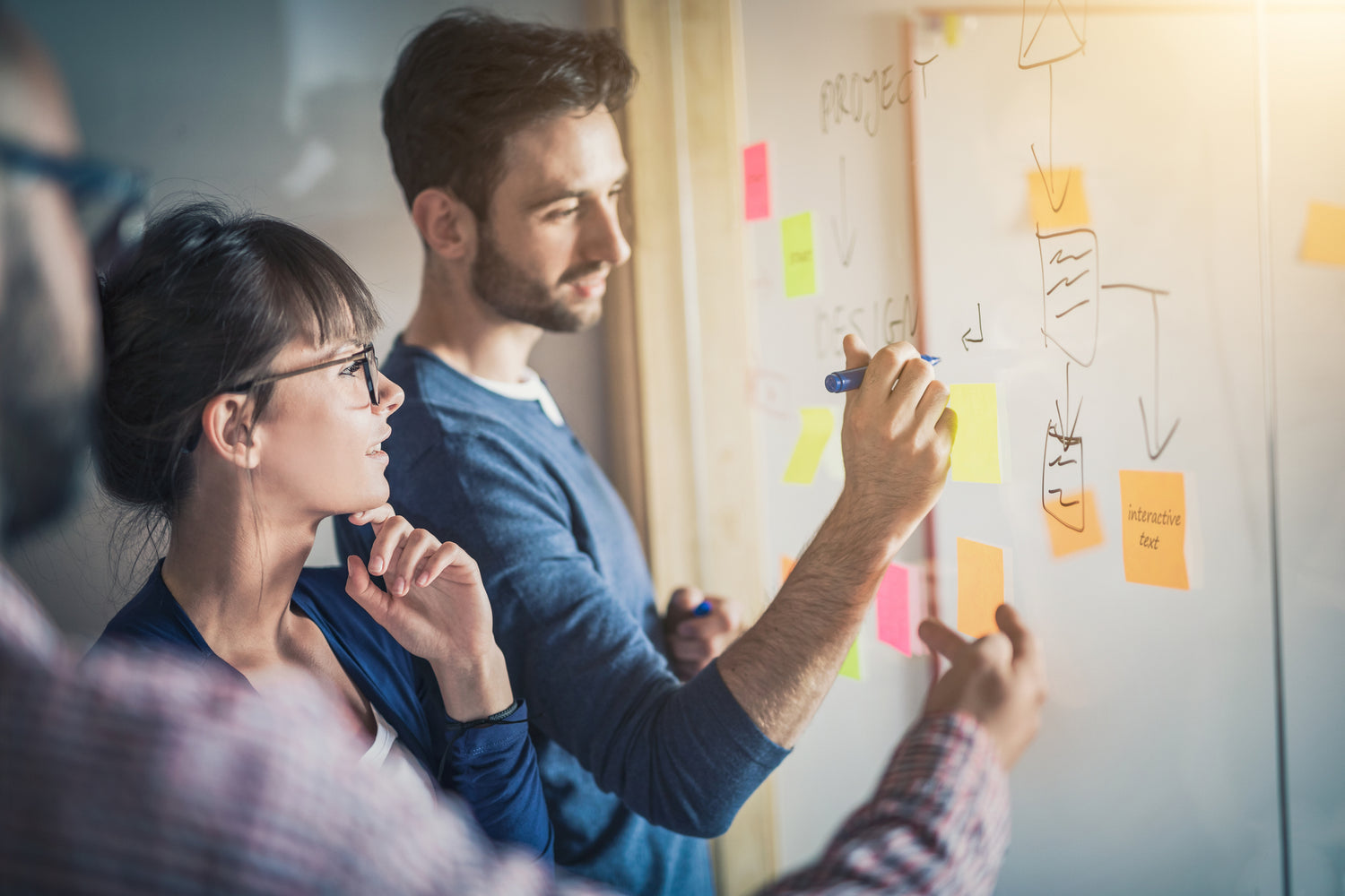 Ragazzi che lavorano insieme